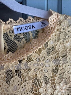 Ticosa Pale Yellow Lace Long-Sleeve Dress